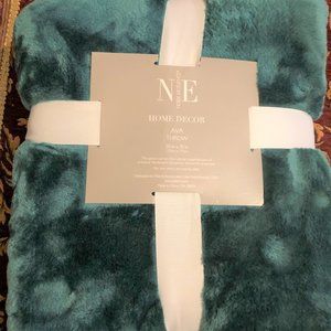 Noble Excellence  Ava Throw Blanket 50" X 70" New